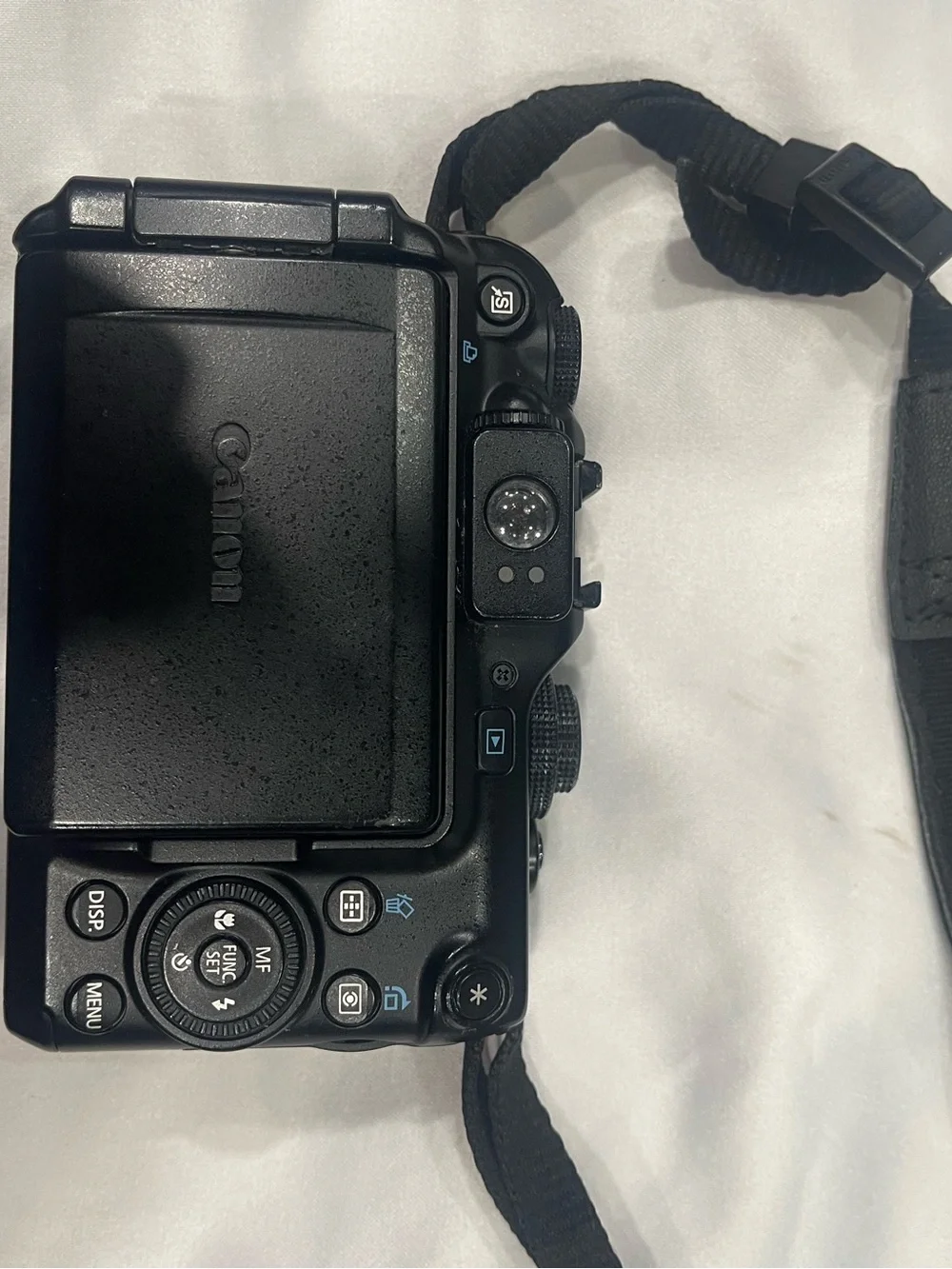 Canon G11 Compact Digital Camera in Black with Neck Strap